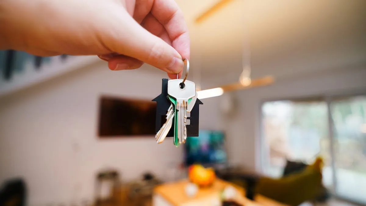 Menos compradores y más casas en el DMV